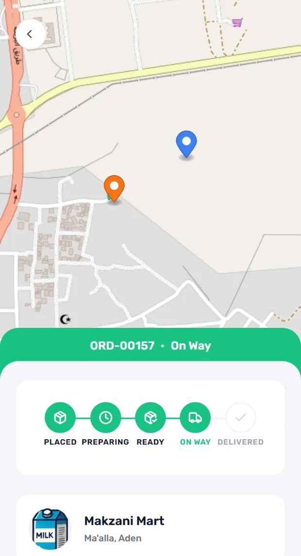 تطبيق العميل وهو يتابع طلبًا: خريطة عليها الكابتن والوجهة، وشريط تقدّم لمراحل الطلب.